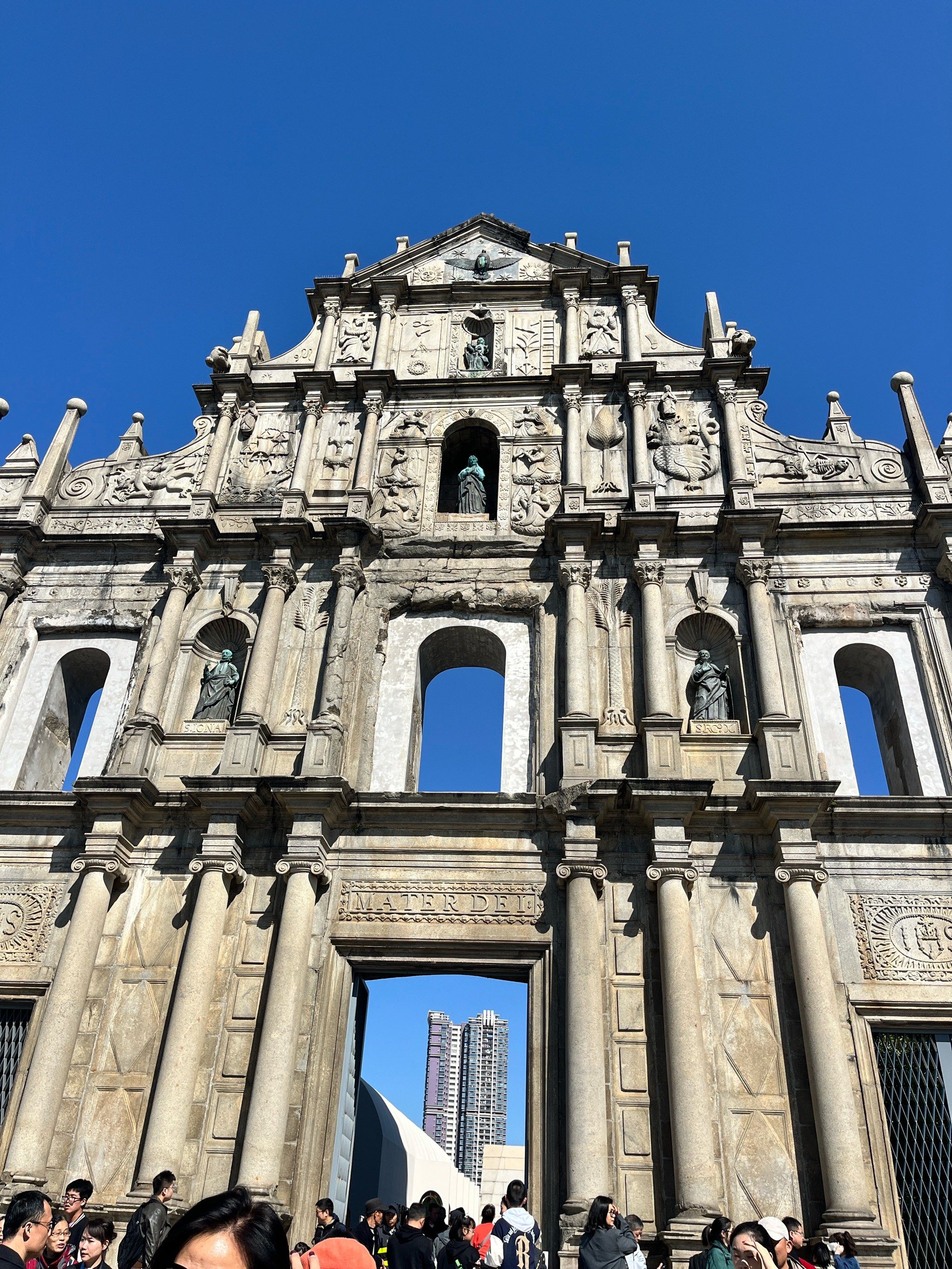 排屋开裂达15厘米，业主：不敢住了，太恐怖 ｜ 澳门大三巴一肖二谜底